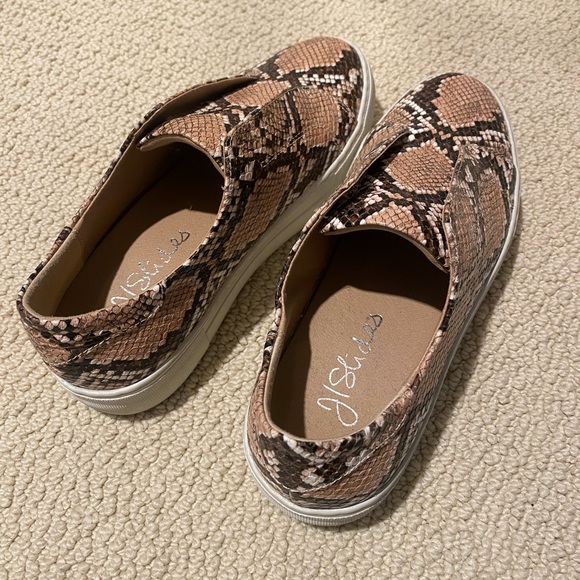 J Slides - no lace. Slip on - size 6! - Picture 2 of 2